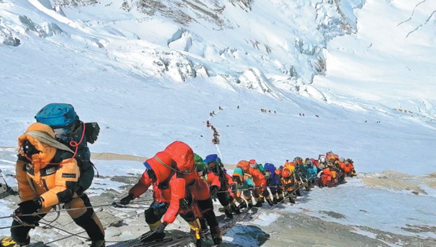 Stricter rules urged for Qomolangma climbers