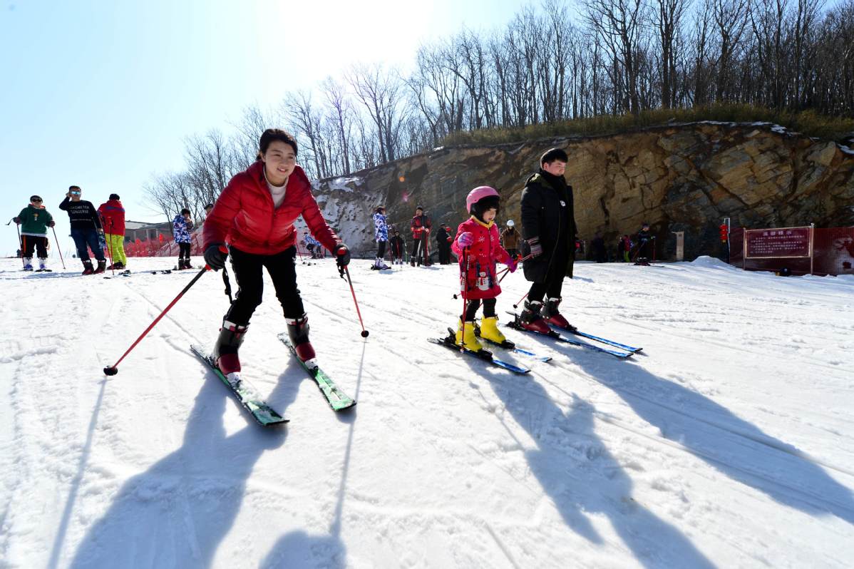  China sees booming ice-snow tourism with Winter Olympics 