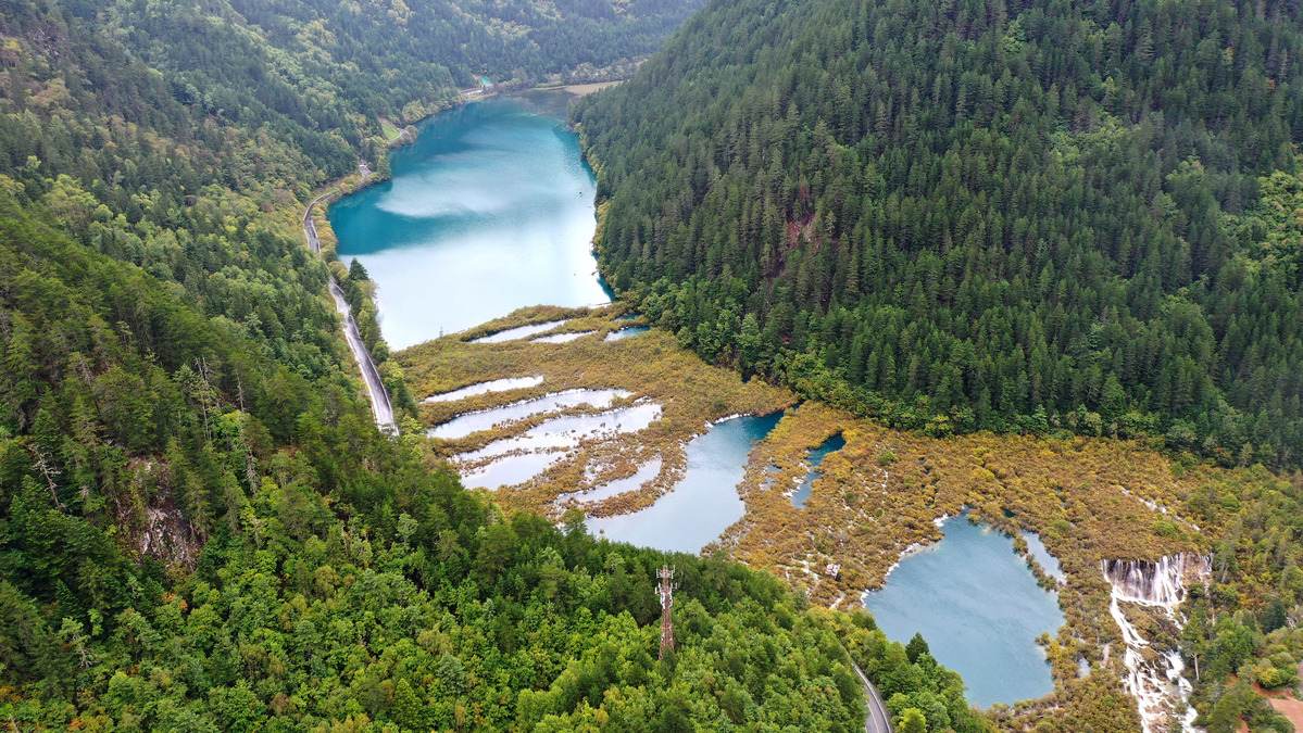  Famed Chinese scenic spot Jiuzhaigou to reopen after quake