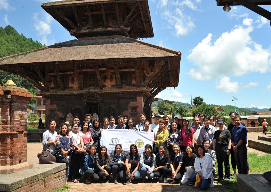 Chinese students help repair "living heritage" in Nepal 