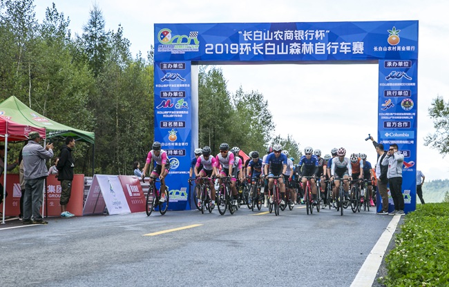 Cycling race takes place in Changbai Mountain