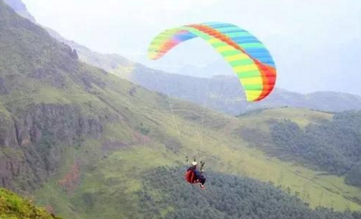 2018国际滑翔伞比赛 乌蒙大草原“带你飞”