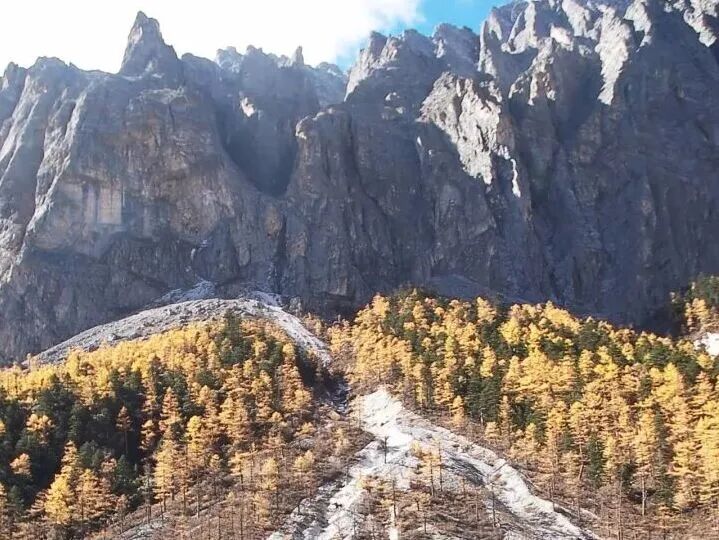 6b96f727b03b464d9de48a93de6a2597.jpg 图片