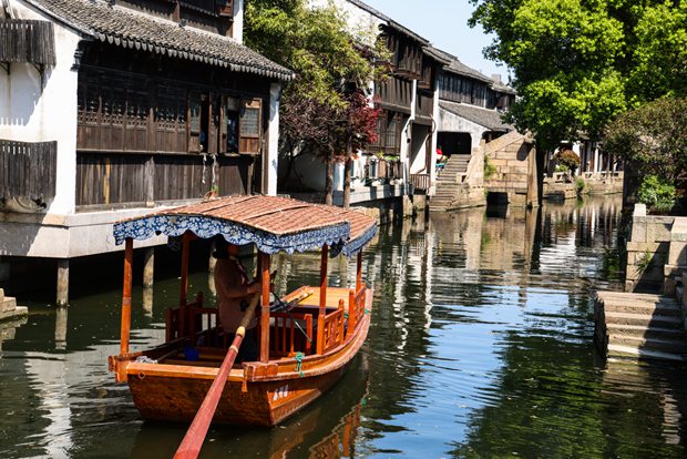 Foreign countries launch promotions to attract Chinese travelers and reactivate local tourism