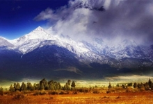 丽江首条观光火车线路正式开通运营