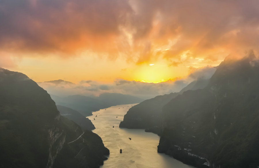 【玩转山地】湖北西陵峡的日出景色