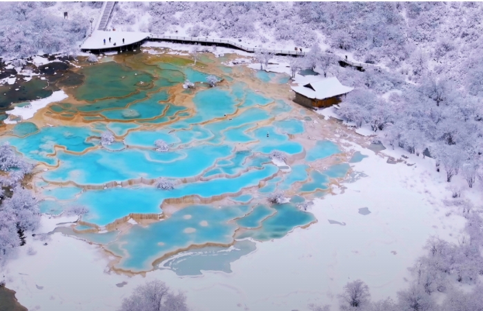 Huanglong: A snow-covered fairyland