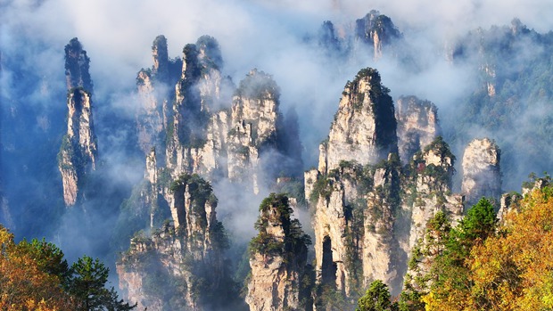 Early winter sea of clouds graces Zhangjiajie