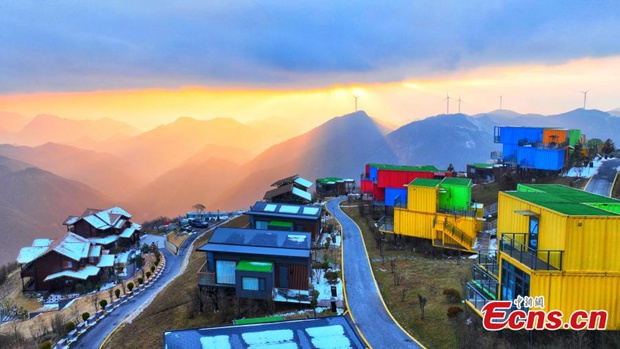 Stunning sunset with Tyndall effect in Hubei