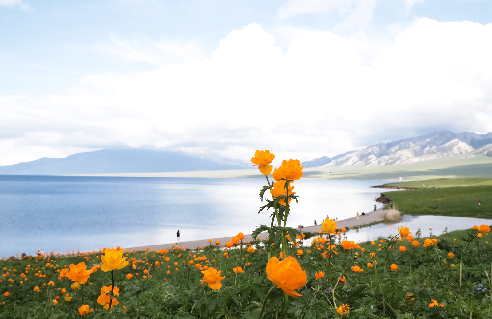 Stunning scenery of Sayram Lake in Xinjiang