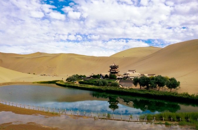 The Mingsha Mountain Crescent Spring wins honor