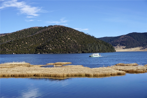 Splendid winter scenery of the national park in Shangri-La, Yunnan