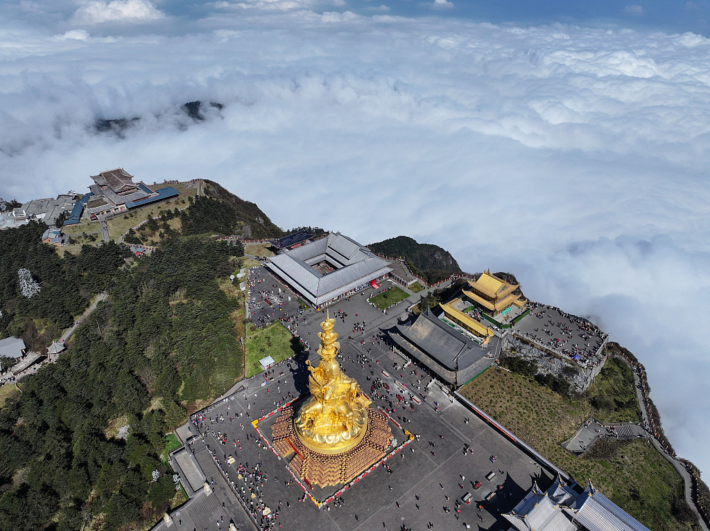 Stunning view of Mount Emei in a sea of clouds