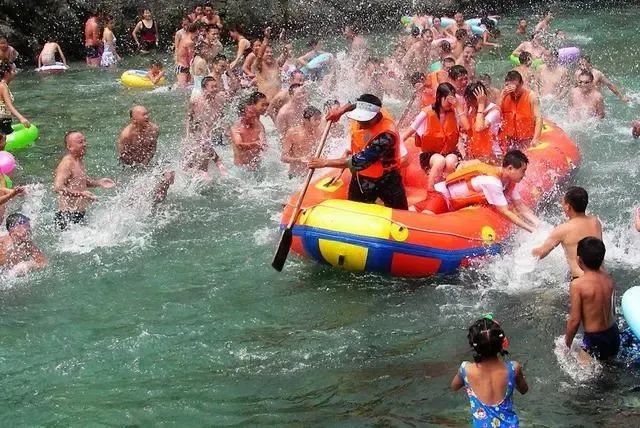 Indonesian tourists in East China as international tours resume