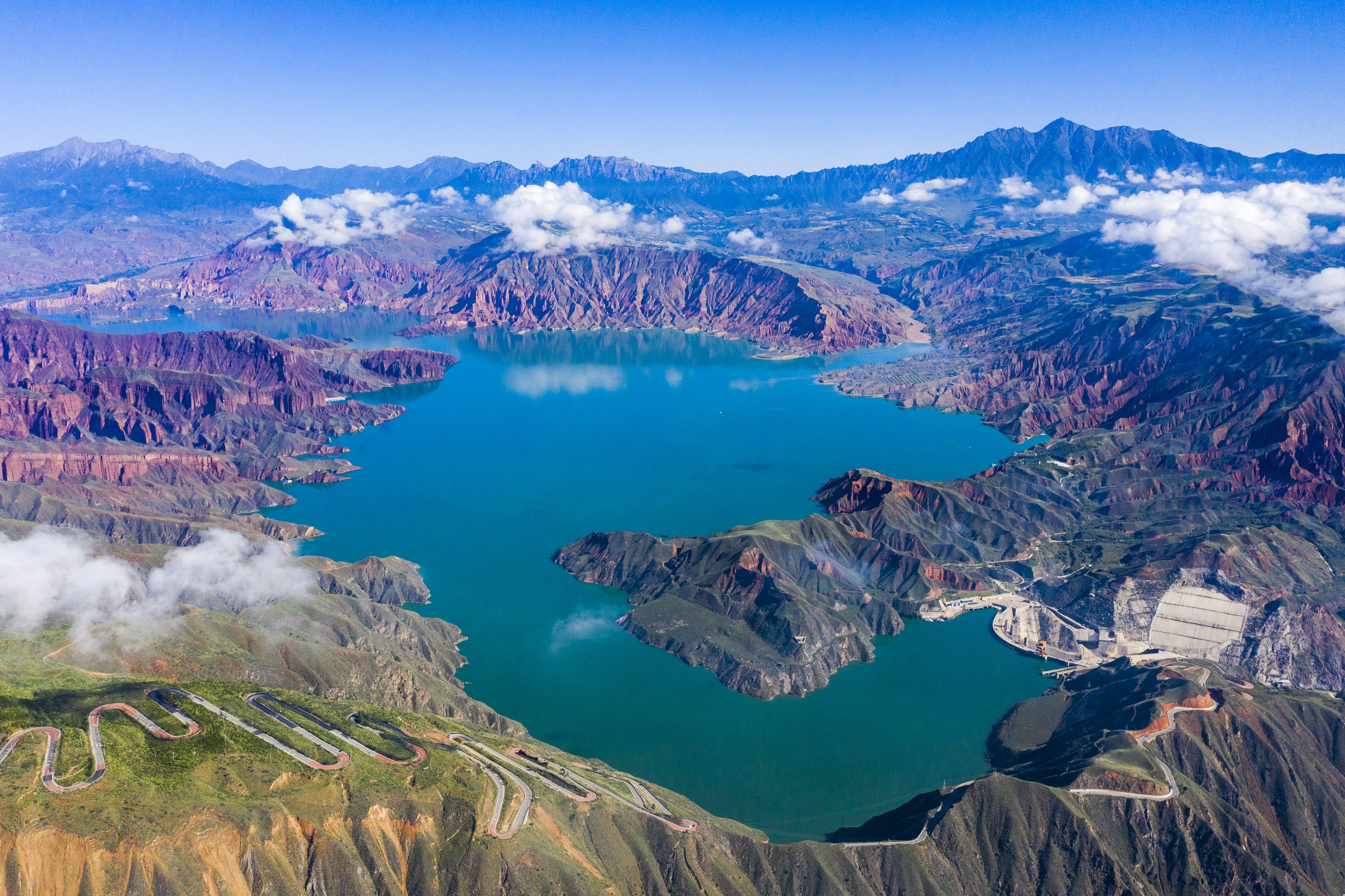 Spectacular views stun visitors in Qinghai