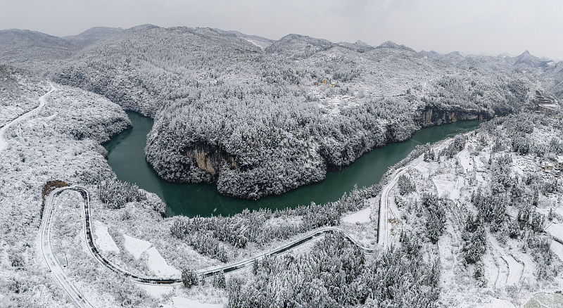 Breathtaking scenes of snow unfold across southern China