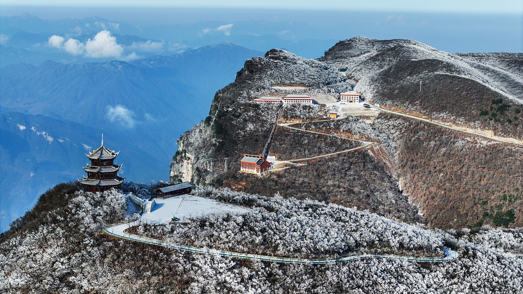 Spectacular scenery of Longtou Mountain after snow