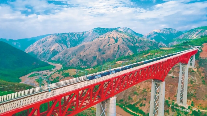 China-Laos Railway sees passengers up 44 pct in 10 months