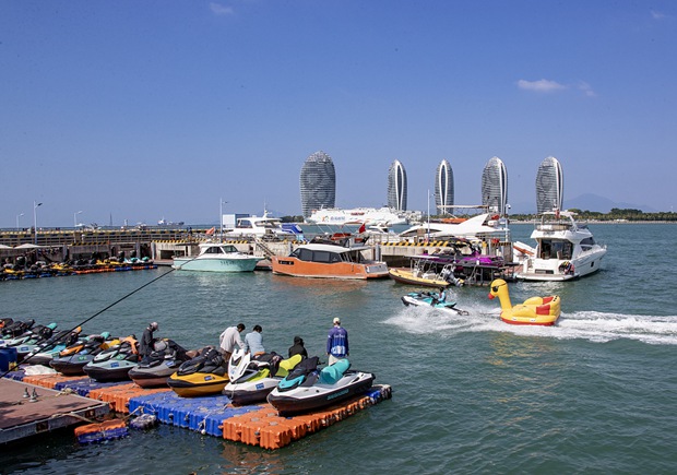 Hainan sees surge in sea tourism