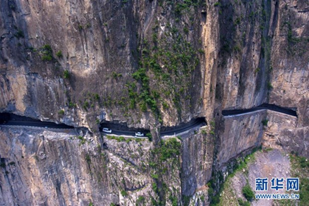 Cliff road connects isolated Shanxi village to tourist hotspot