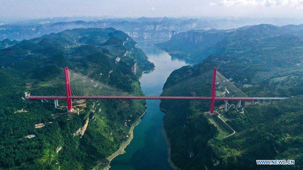 【玩转山地】天堑变通途，世界桥梁看中国，中国桥梁看贵州