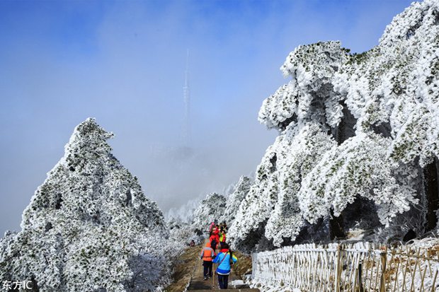 Breathtaking rime-covered scenery in E China