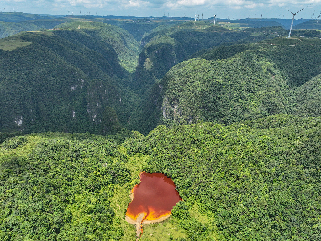A rare and peculiar sight atop Baire in Guizhou