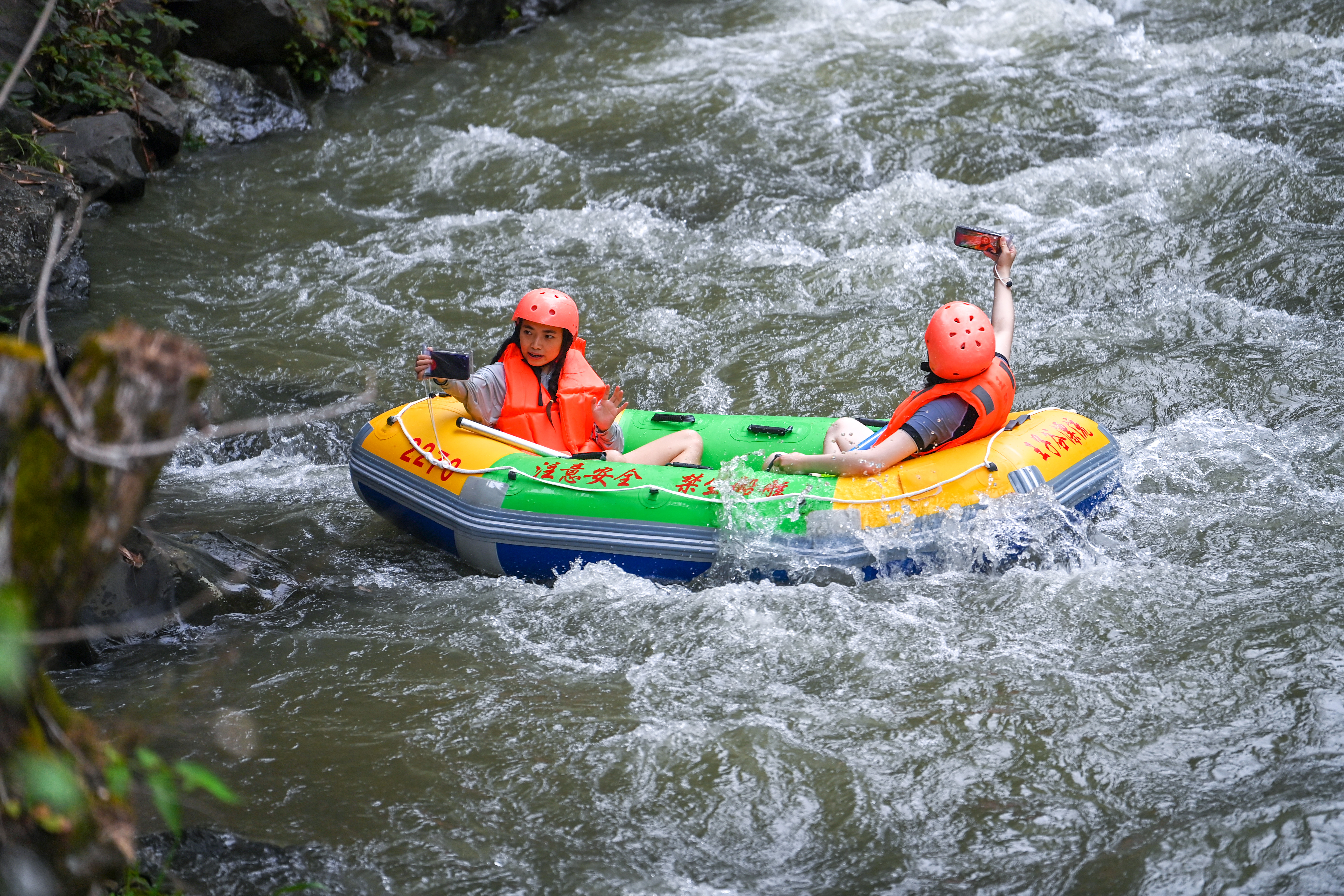 River drifting becomes hotter than summer heat