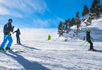 同程旅行：滑雪旅游热度上涨120%，浙江滑雪热度涨幅超7倍