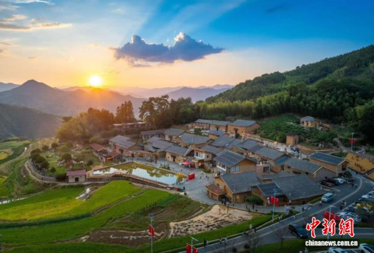 闽北“双节”“六香”之约推动文旅火爆 8天吸金34亿