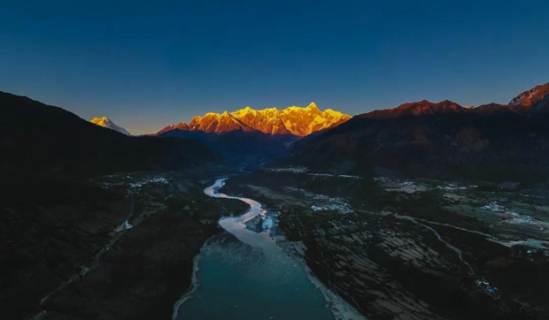 “声”入山地——南迦巴瓦峰，眺望“雪域战矛”
